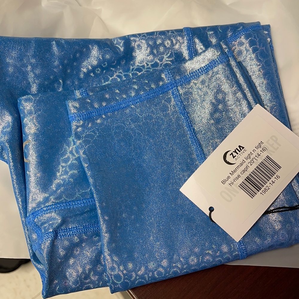 NWT Zyia mermaid high rise light & tight capri